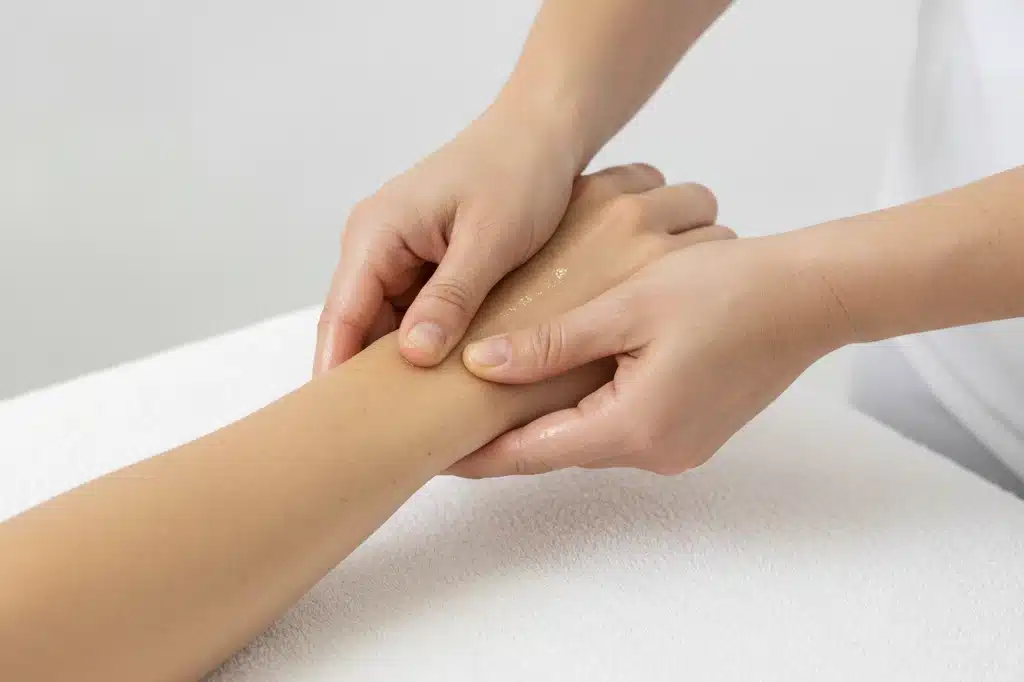 Chás e Óleos Naturais para Reduzir Dor no Pulso